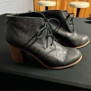 Toms Lunata Boots‎ Size 9.5 Block Heel Metallic Black Faux Leather Ankle Booties